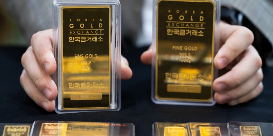 Gold hovers near 3-month peak as eyes on Powell's testimony