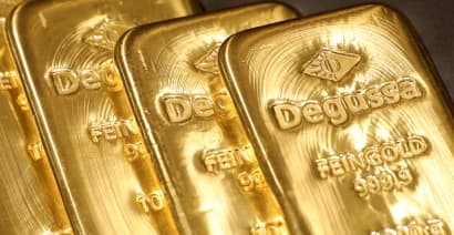 Gold faces first weekly loss in four as rate cut bets dwindle