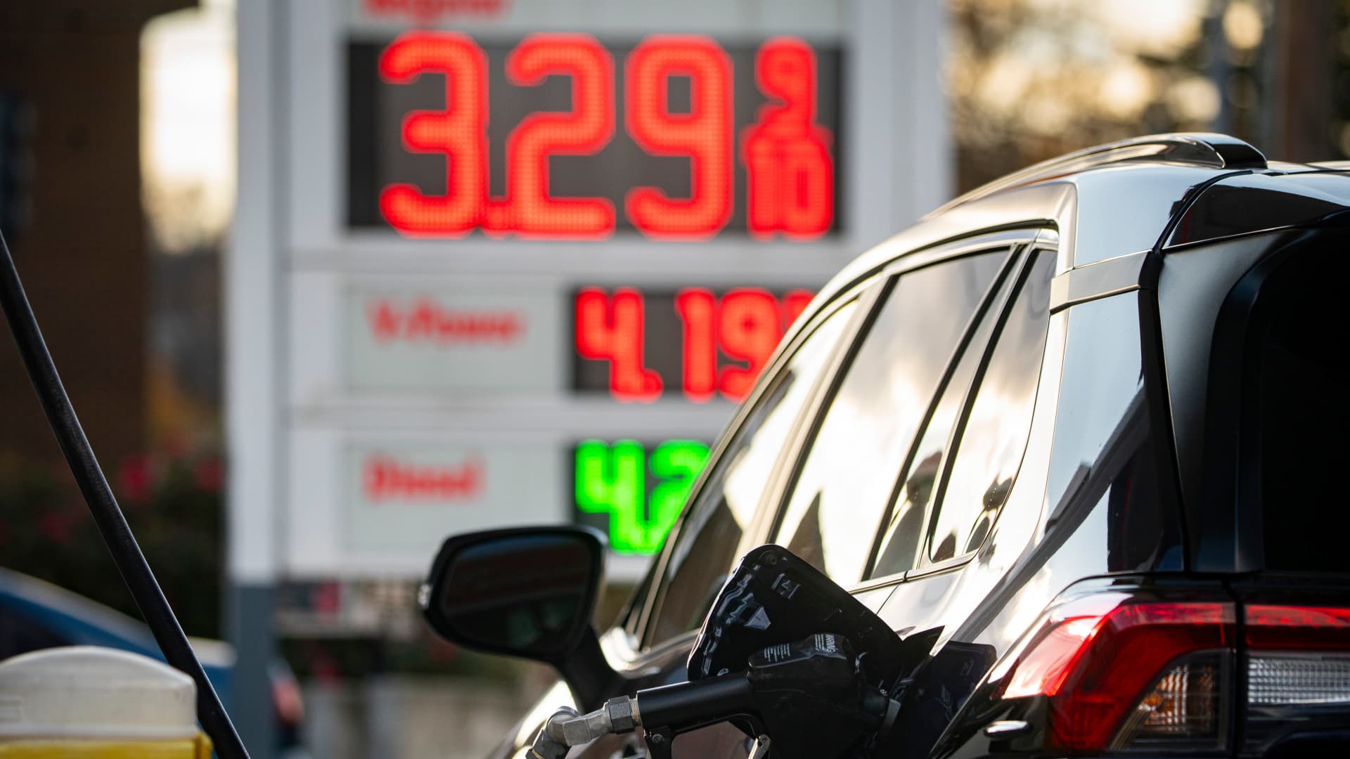 Gas prices have fallen 19% since September, hit lowest point of year ahead of holiday