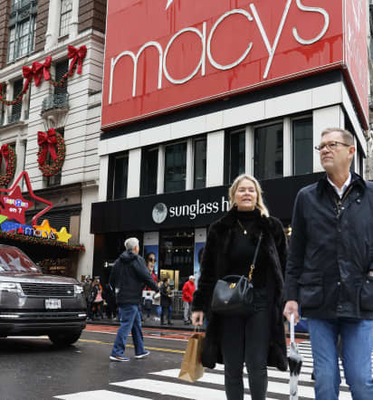62% of Americans are living paycheck to paycheck, as holiday spending rises