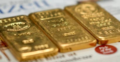 Gold falls for the second week in three as rate cut optimism fades 