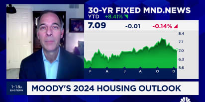 Fixed mortgage rates should be around 6% by this time next year, says Moody's Mark Zandi