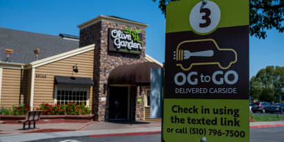 Olive Garden owner Darden beats earnings estimates, ups guidance as sales climb