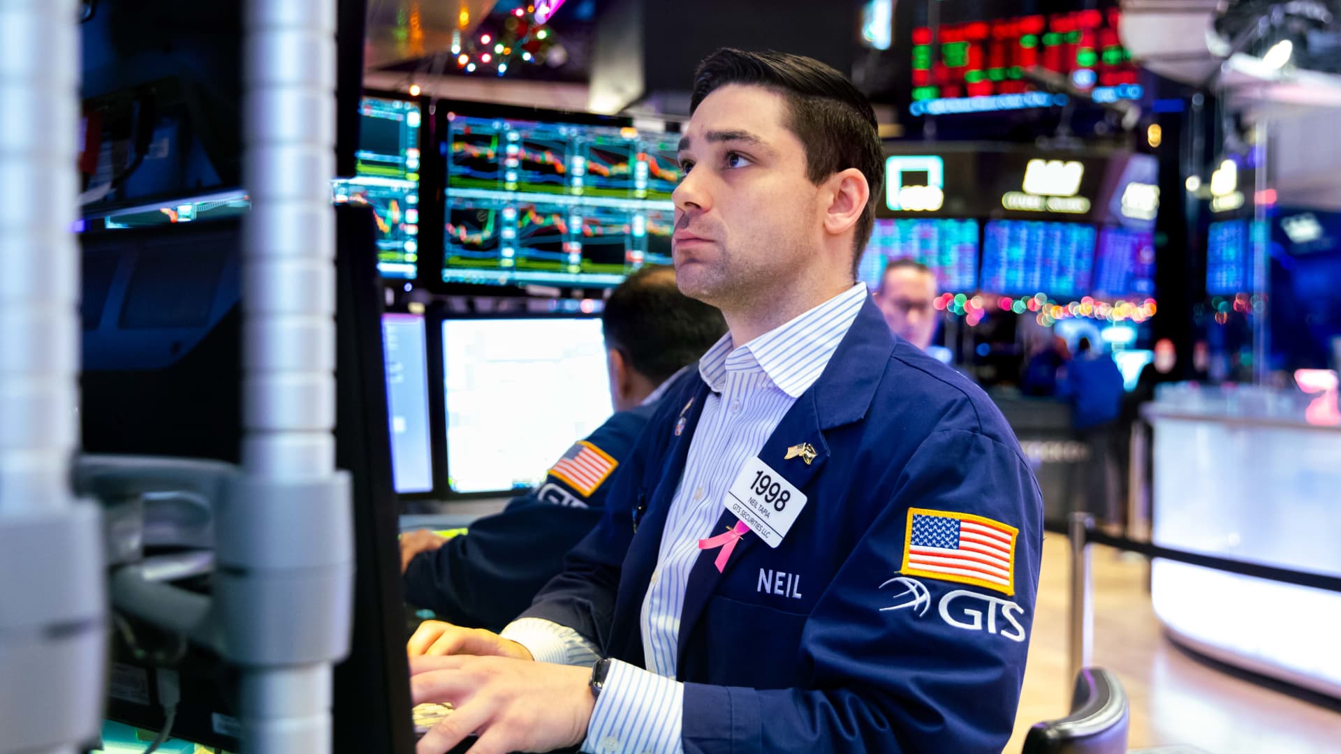 Investors Await Market Response as Stock Futures Remain Unchanged after Nasdaq’s Recent Slump: Live Updates