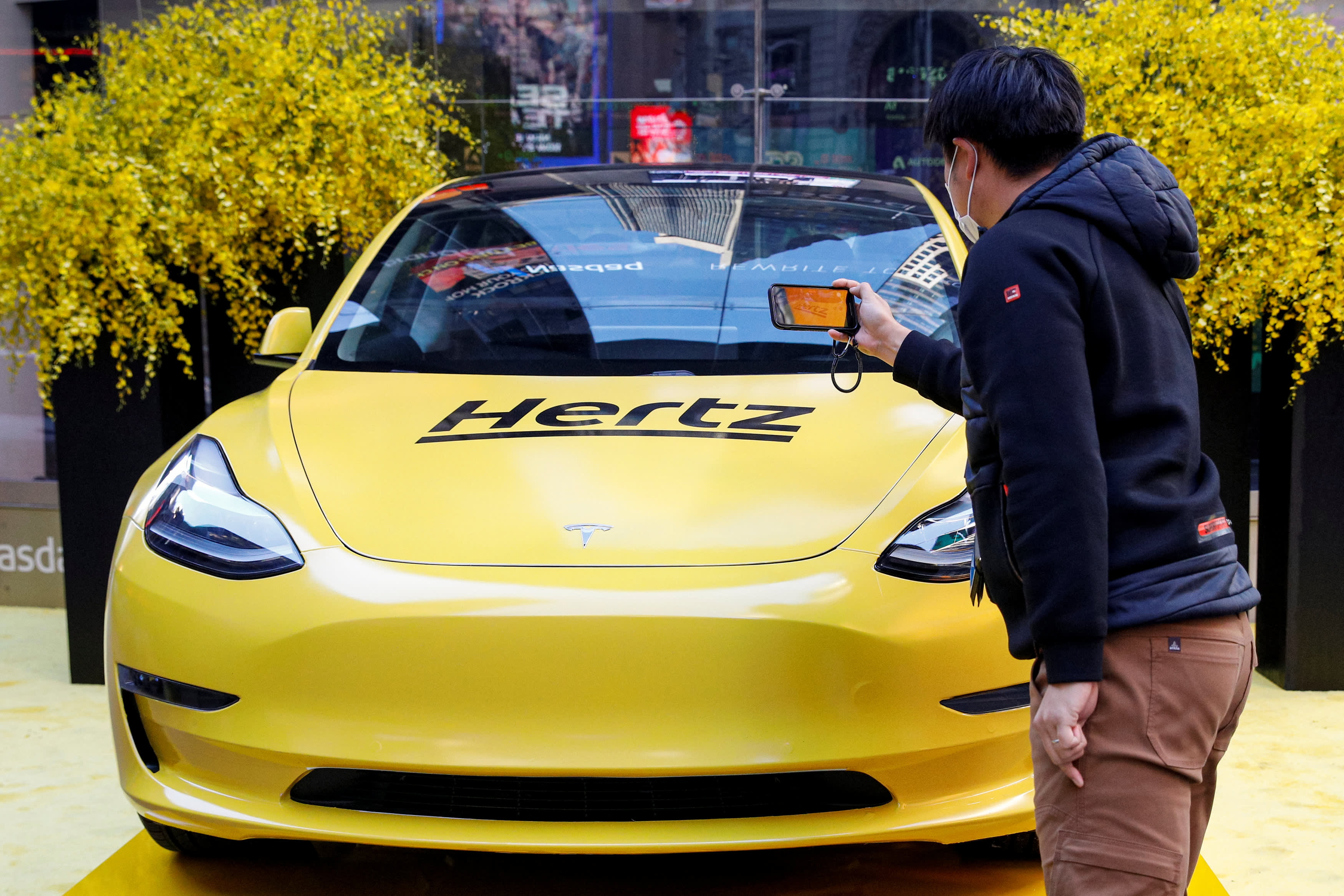 Hertz makes ‘agile’ decision to change strategy and sell electric and Tesla cars