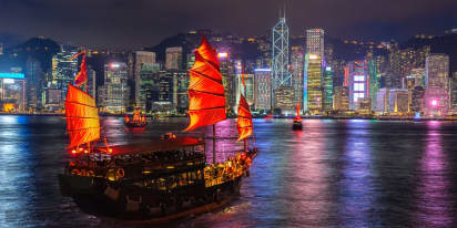Asia markets track Wall Street gains amid renewed U.S. rate cut hopes; Hong Kong stocks hit 10-month high