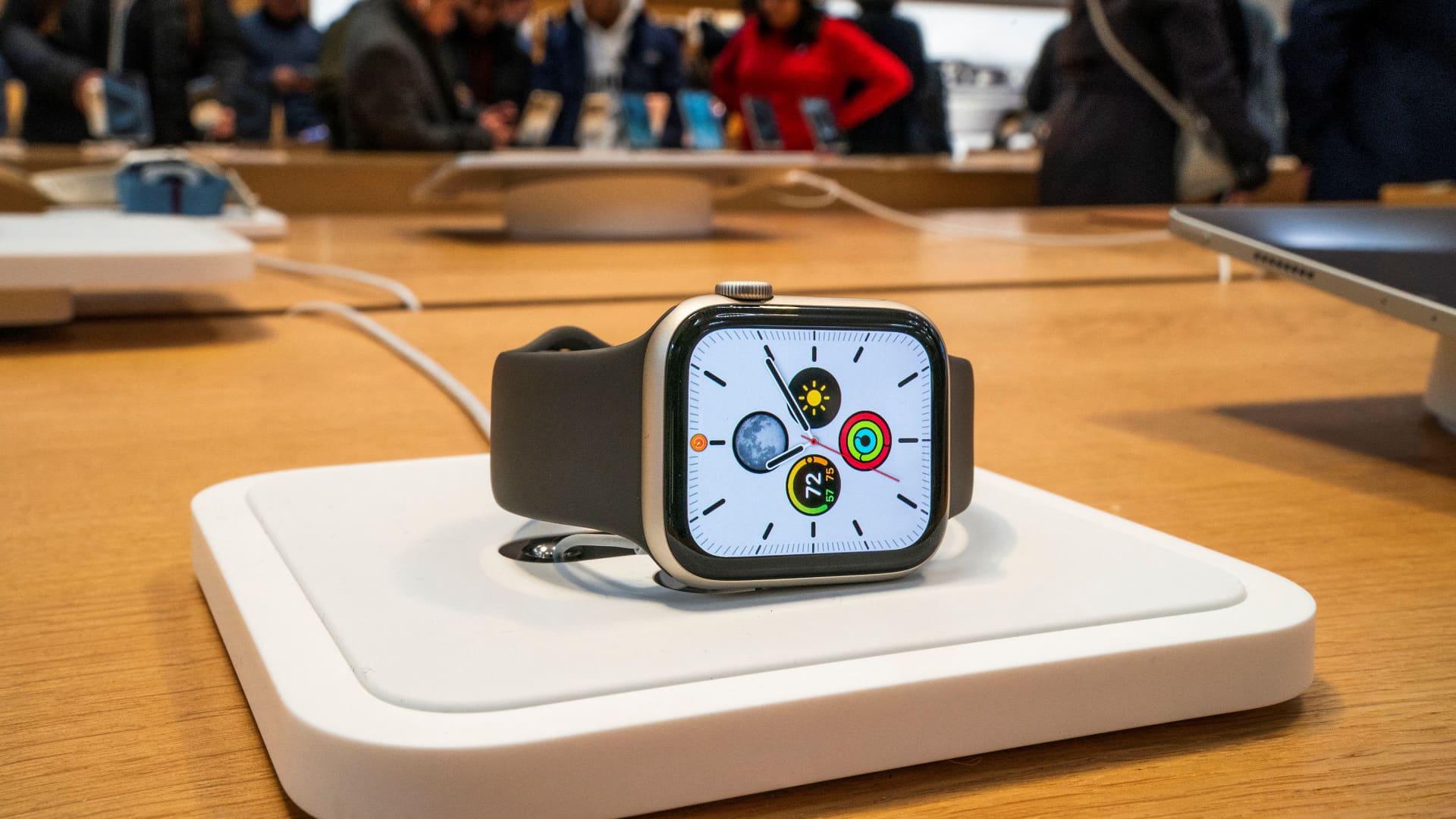 Apple once again banned from selling watches in U.S. with blood oxygen sensor