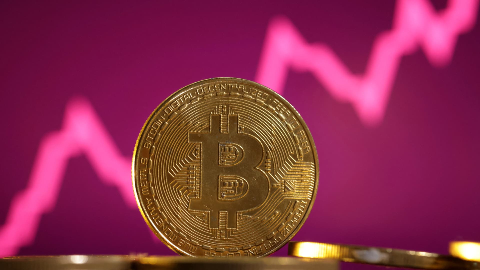 Bitcoin breaks ,000 in volatile trading, hitting a new record to end the week 