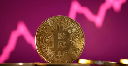 Bitcoin breaks $70,000 in volatile trading, hitting new record to end the week 