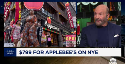New Years Eve revelers paying $799+ to celebrate at the Times Square Applebee's in NYC