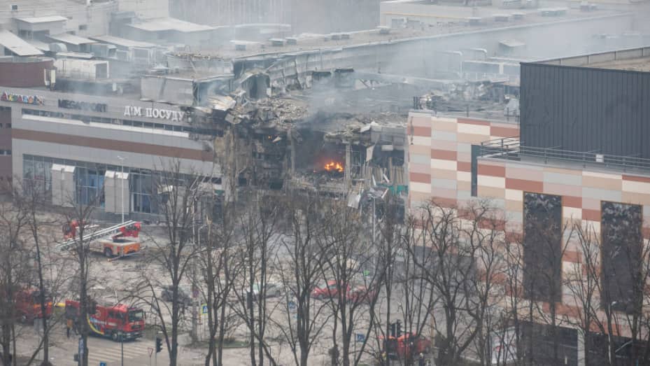 Una vista aérea de un edificio destruido después de que los ataques rusos golpearan el centro de la ciudad de Dnipro, Ucrania, el 29 de diciembre de 2023. Un centro comercial, un hospital de maternidad y muchos otros edificios resultaron dañados en el ataque.