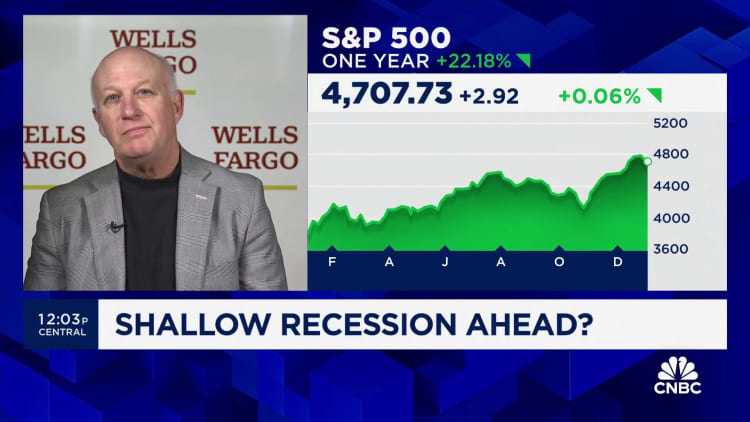 The economy will undergo a modest downturn in 2024, says Wells Fargo's Jay Bryson