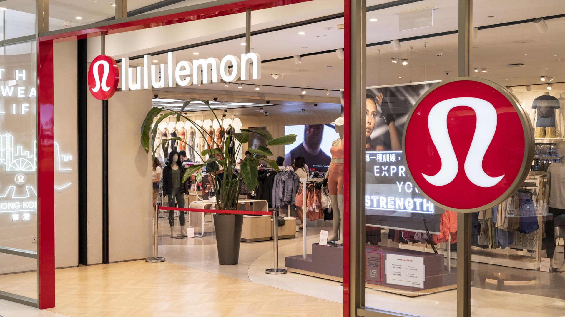 Lululemon shares plunge 10% on weak guidance, slowing North America growth