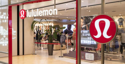 Should investors buy the dip in Lululemon? Here's what this fund manager says
