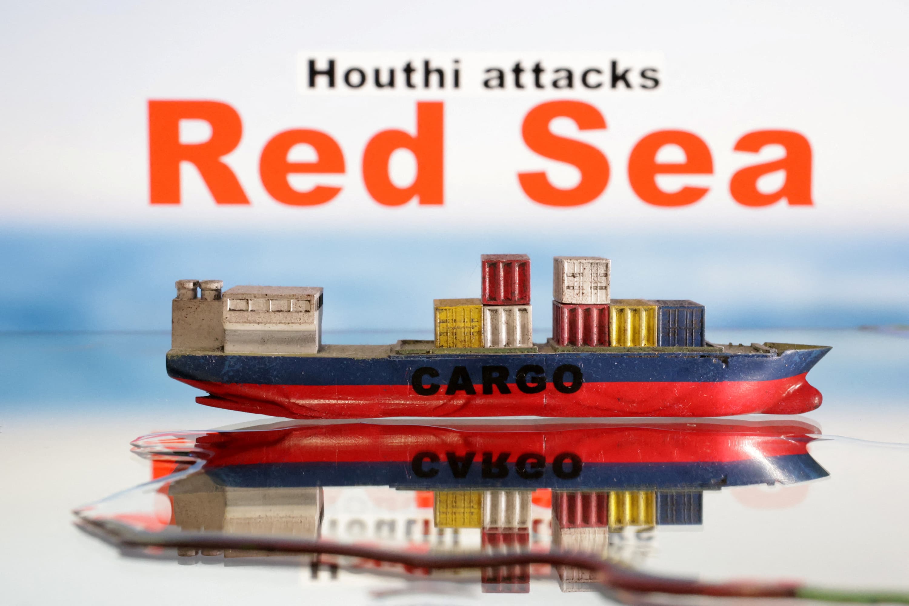 Houthi-Milizen starten den bislang größten Angriff auf Handelsschiffe im Roten Meer