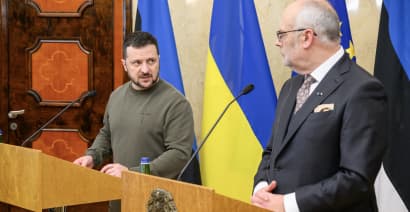 U.S. Ukraine assistance 'ground to a halt'; Zelenskyy says 'global freedom' is at stake