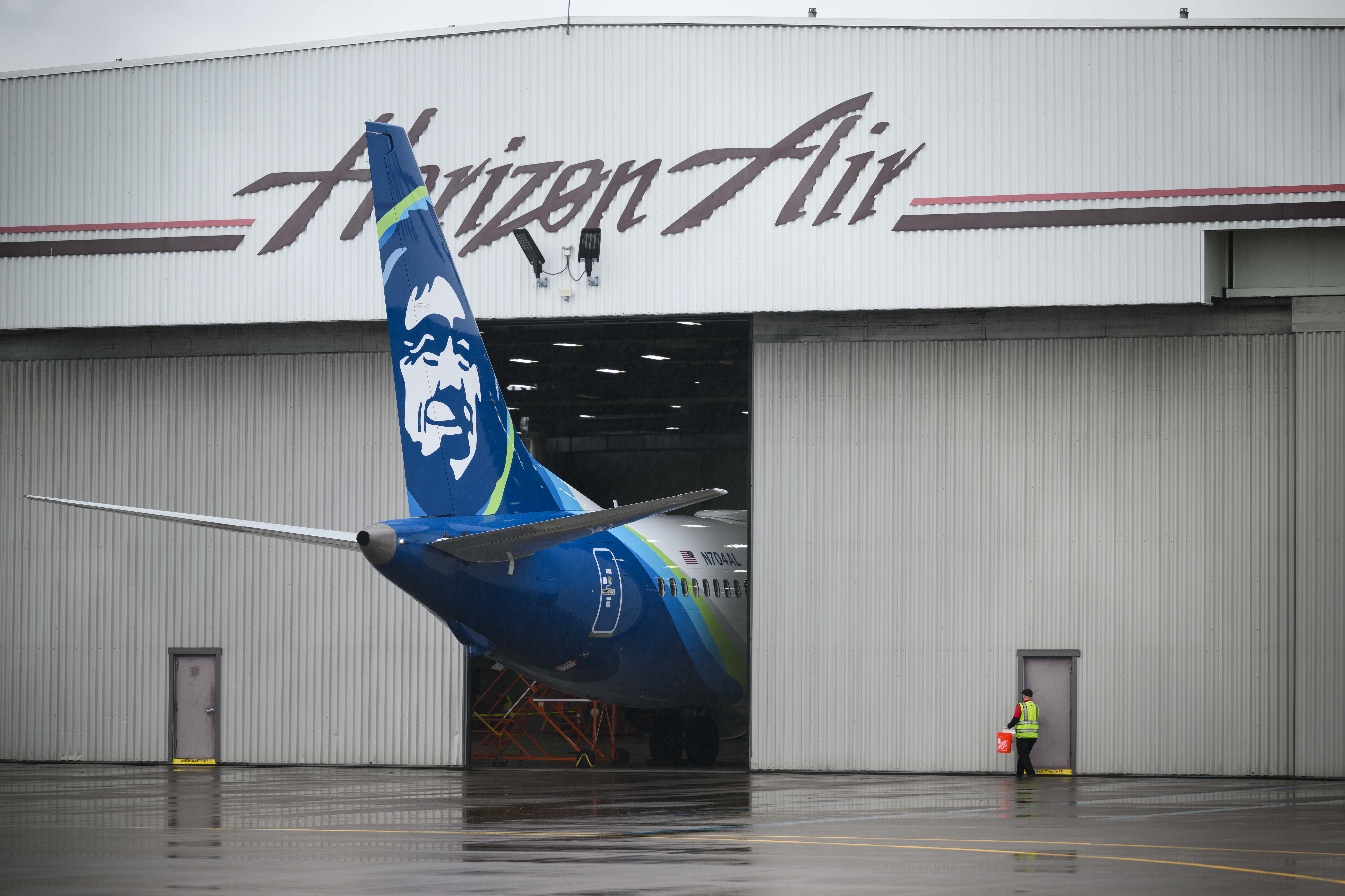 Boeing 737 Max: FAA halts production expansion, OKs inspection instructions