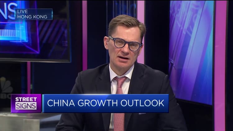 StanChart discusses what's behind China's weak consumer confidence