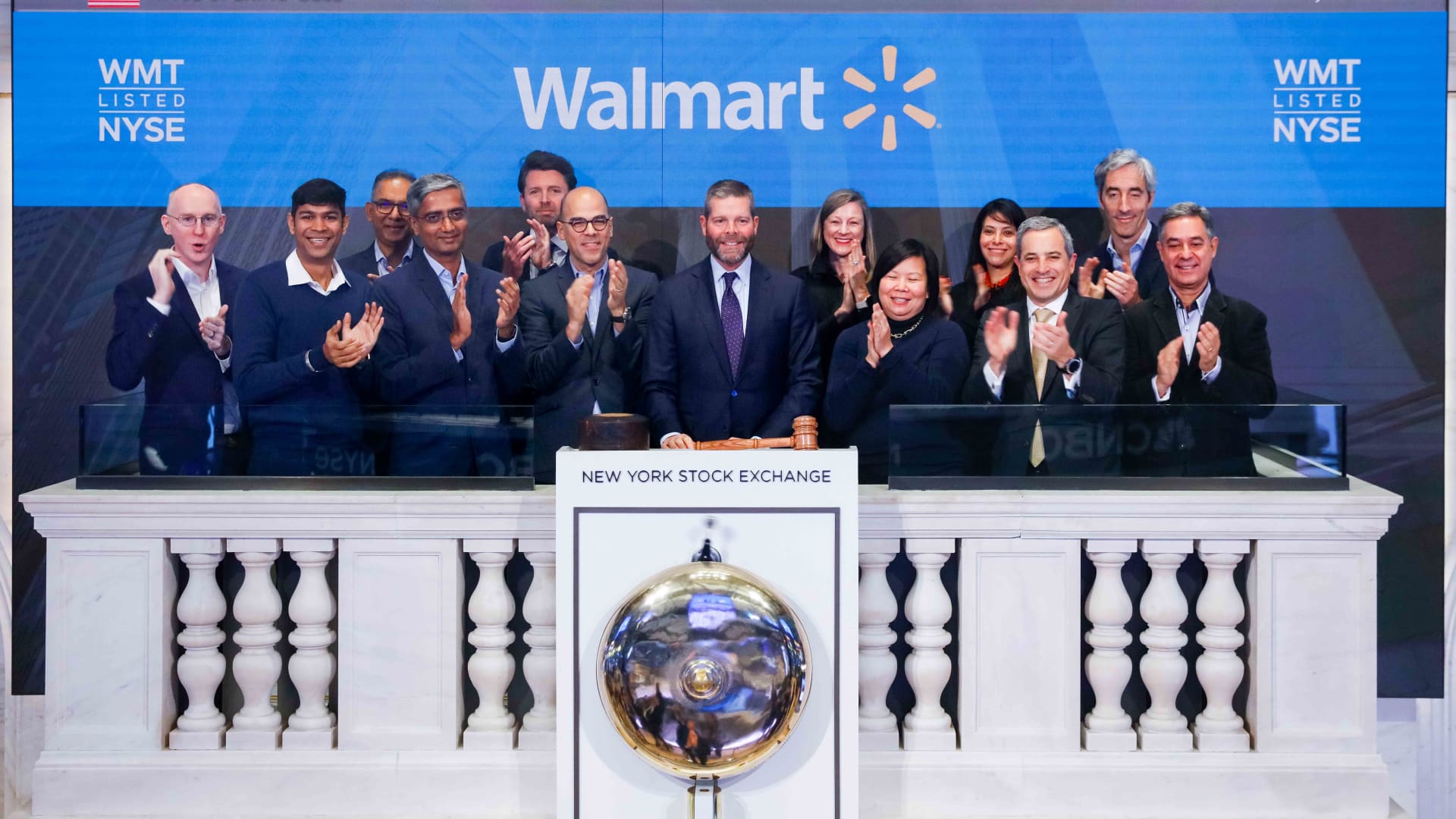 What Walmart’s new focus on employee stock means for the labor market and average American household