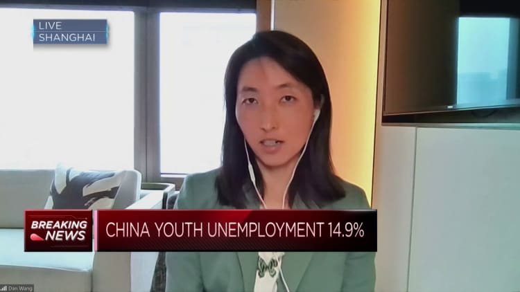 Cifras de desempleo juvenil en China sorprenden, dice economista