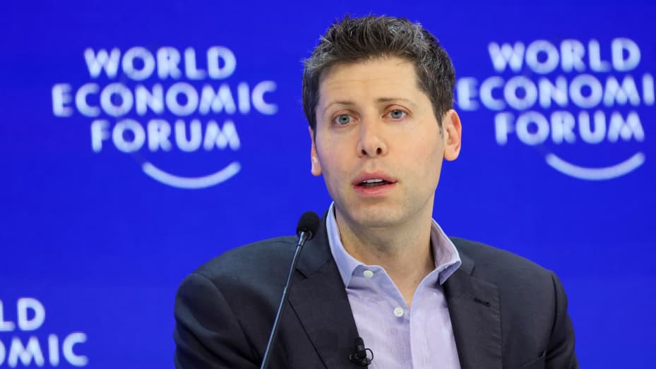 Sam Altman, director ejecutivo de OpenAI, asiste a la 54ª reunión anual del Foro Económico Mundial, en Davos, Suiza, el 18 de enero de 2024. REUTERS/Denis Balibouse