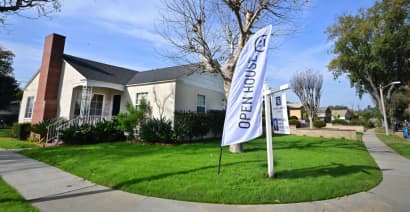 Homebuyer demand pushes mortgage applications higher, even as interest rates inch up