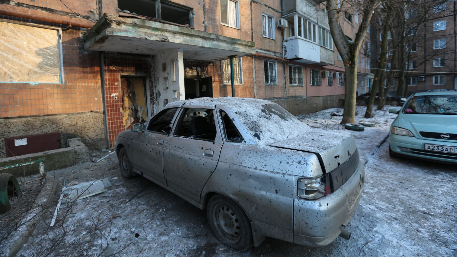 DONETSK, UKRAINE - JANUARY 21: A view of the damage after the shelling in the market place in the Ukrainian city of Donetsk, which is currently under Russian control, ongoing Russian and Ukrainian war on January 21, 2024. At least 25 people were killed and 20 others injured on Sunday due to shelling in the Ukrainian city of Donetsk, which is currently under Russian control. (Photo by Leon Klein/Anadolu via Getty Images)