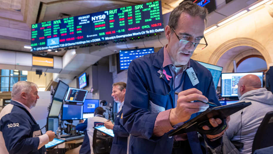 NEW YORK, NEW YORK - JANUARY 19: Traders work on the floor of the New York Stock Exchange (NYSE) on January 19, 2024 in New York City. Stocks closed up over 350 points while the S&P 500 closed at an all-time high on Friday. (Photo by Spencer Platt/Getty Images)