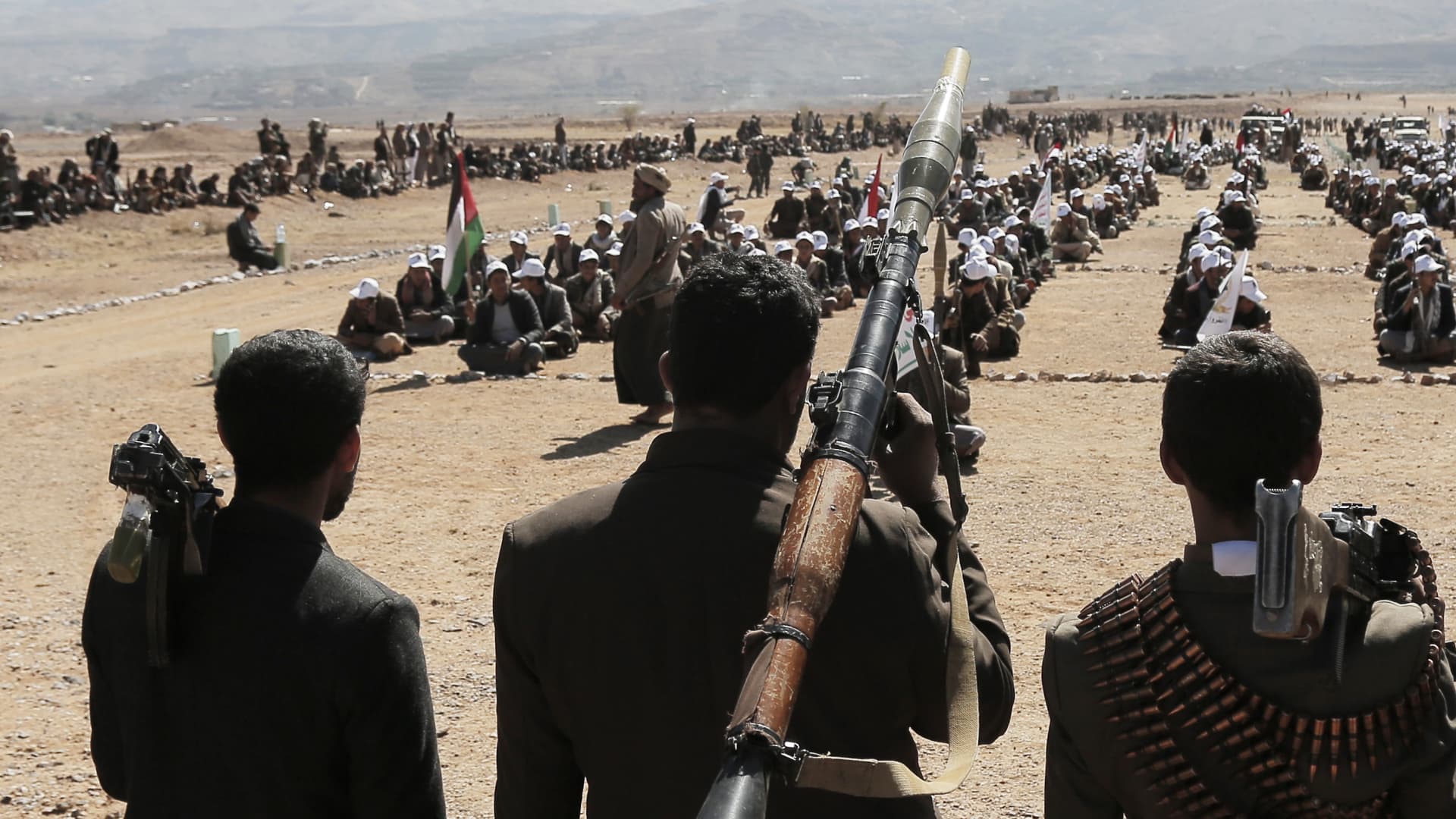 A view of Houthi supporters on January 22, 2024 gathering while carrying heavy weapons and chanting slogans.