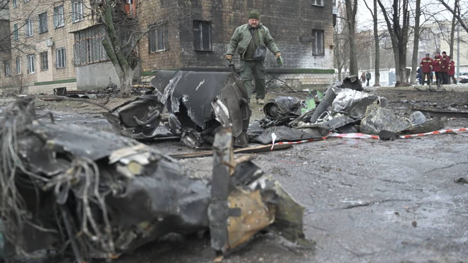A law enforcement officer stands among the remains of an undetonated rocket next to a residential building following a missile attack in Kyiv on January 23, 2024. Dozens of people were injured and least four killed after a wave of Russian missiles targeted Kyiv and other cities across Ukraine, setting residential buildings ablaze and reducing others to rubble. (Photo by Genya SAVILOV / AFP) (Photo by GENYA SAVILOV/AFP via Getty Images)