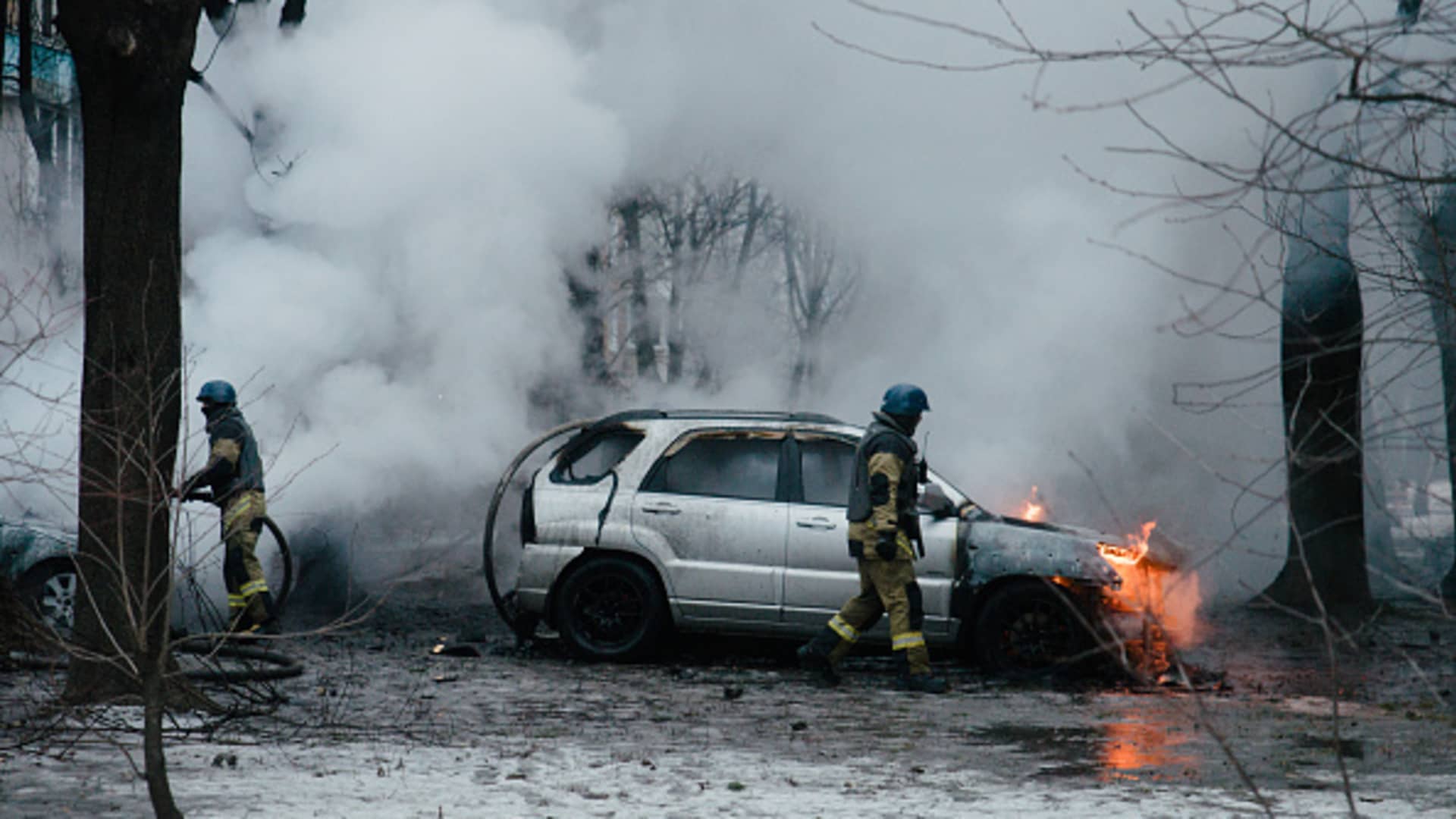 KYIV, UKRAINE - JANUARY 23: Firefighters extinguish burning cars on the site of a missile fragments felling in the yard of residential high-rise buildings in the Sviatoshynskyi district on January 23, 2024 in Kyiv, Ukraine. Russian strategic aviation launched a massive missile strike on the Ukrainian cities. In Kyiv, missile fragments fell in Sviatoshynskyi, Pecherskyi, Solomianskyi and Darnytskyi districts, leaving civilians injured and residential and infrastructure buildings damaged. (Photo by Kostiantyn Huzenko/Global Images Ukraine via Getty Images)