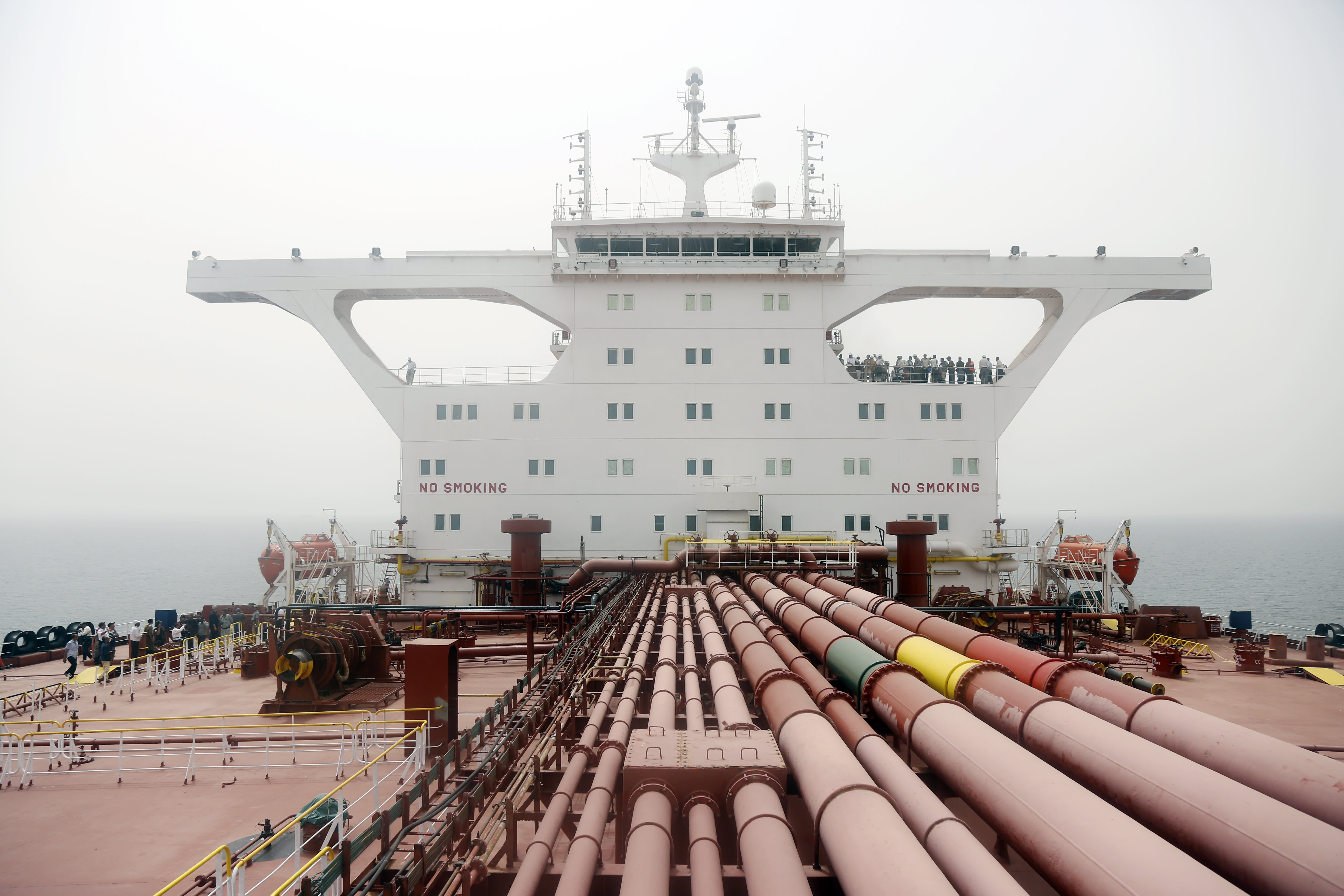 Ketika kapal tanker keluar dari Laut Merah, pasar minyak Amerika yang sedang booming kembali mendapat dorongan