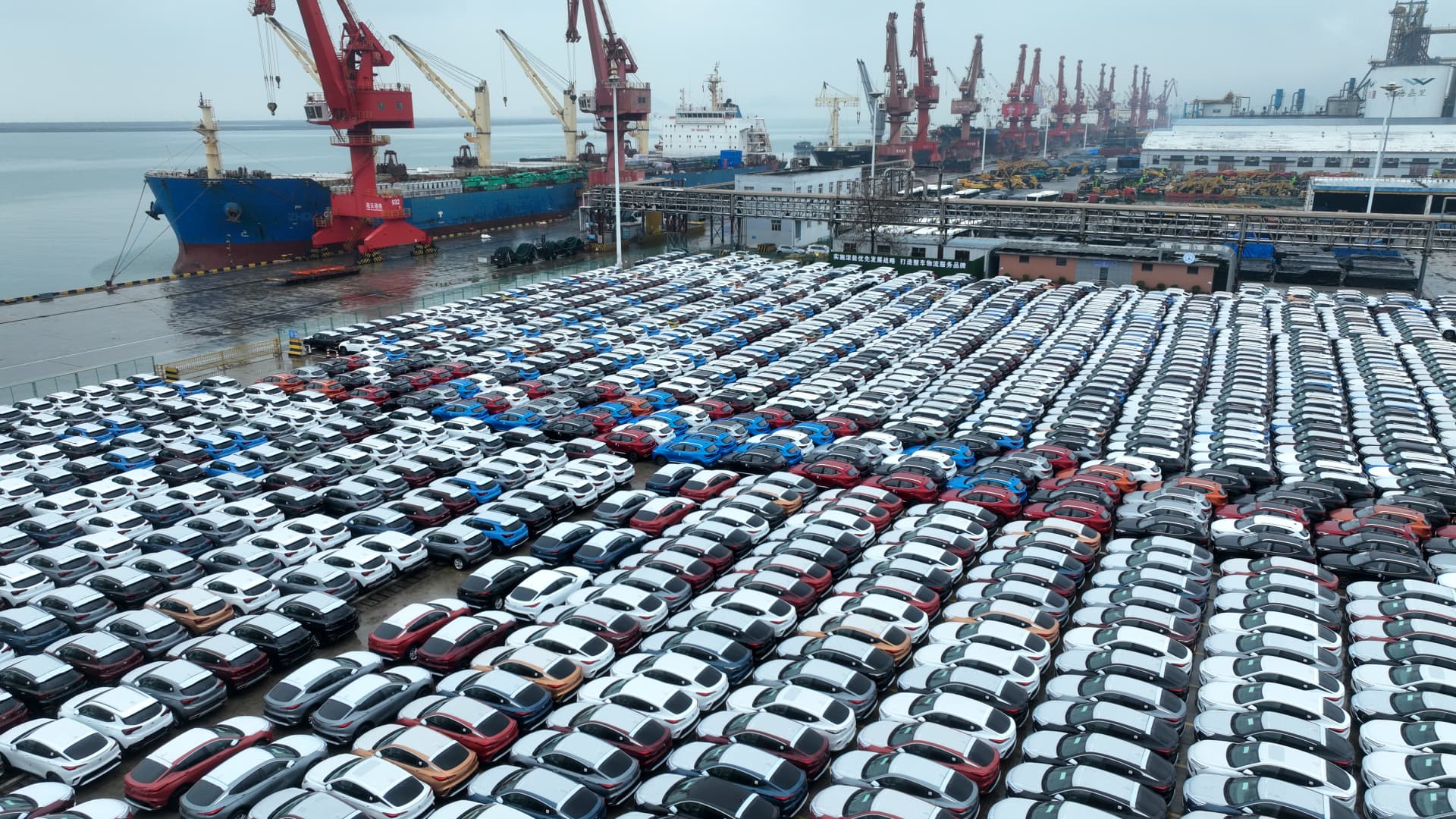 China ligt slechts op korte afstand van Japan als 's werelds grootste auto-exporteur