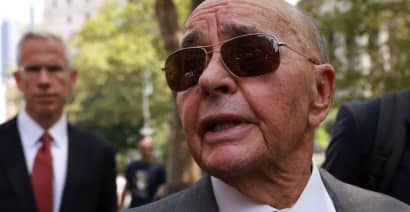 Personal pilot for billionaire Joe Lewis pleads guilty to insider trading scheme 