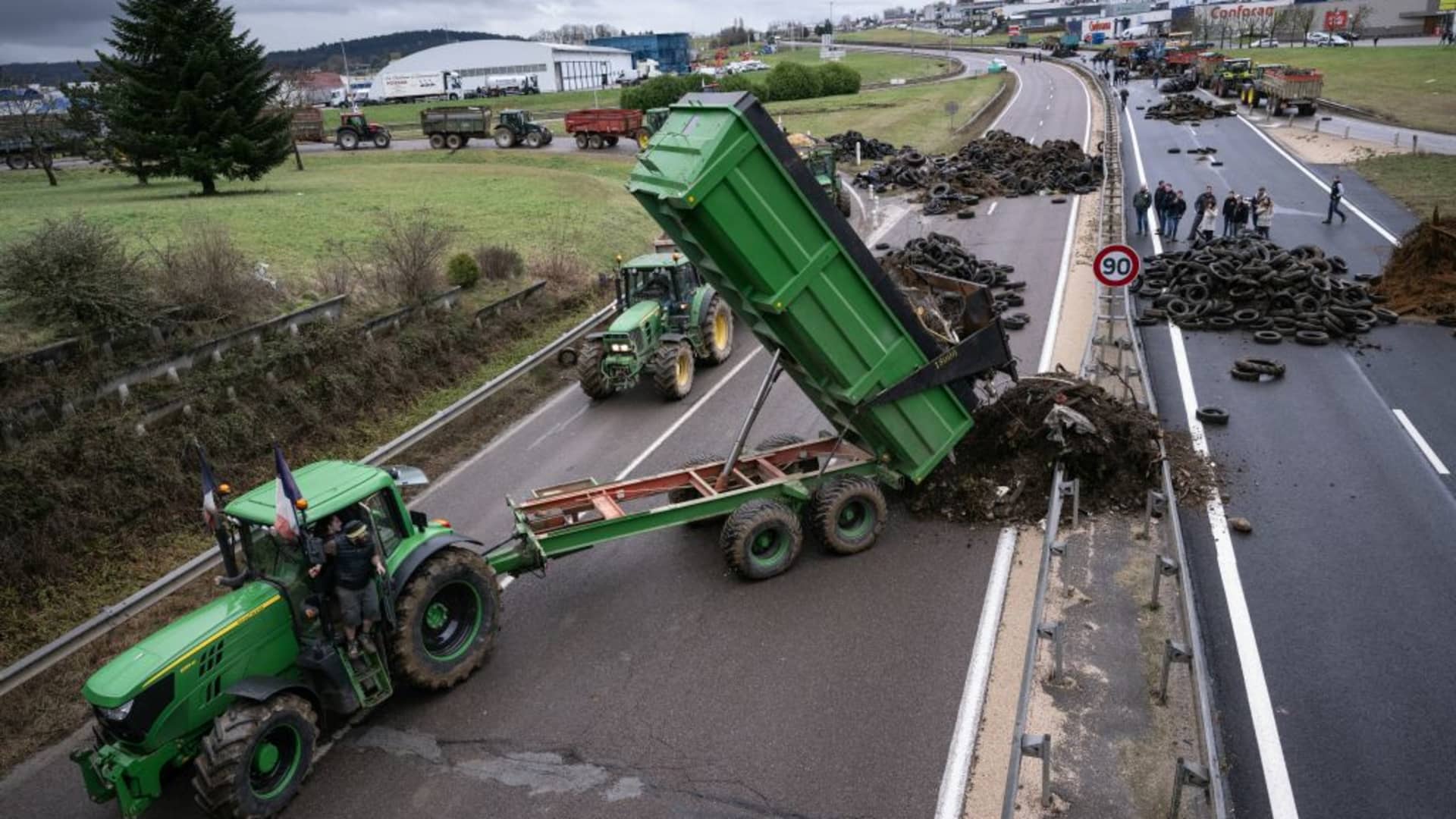 A farmer pulls waste to block the RN 19 near in Vesoul, eastern France, on January 25, 2024. 