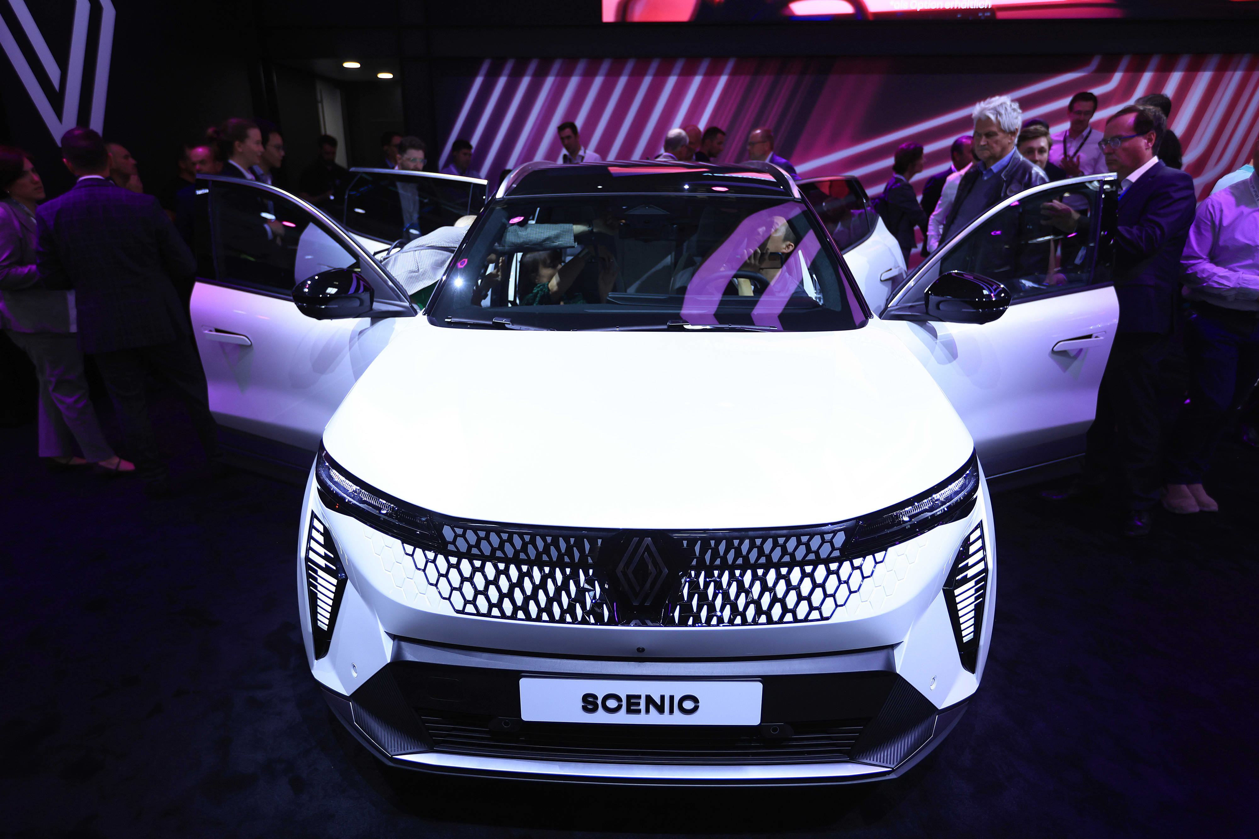 Renault Defies Odds: Unveils New Scenic EV Model Amid Slowing Demand and Intense Competition