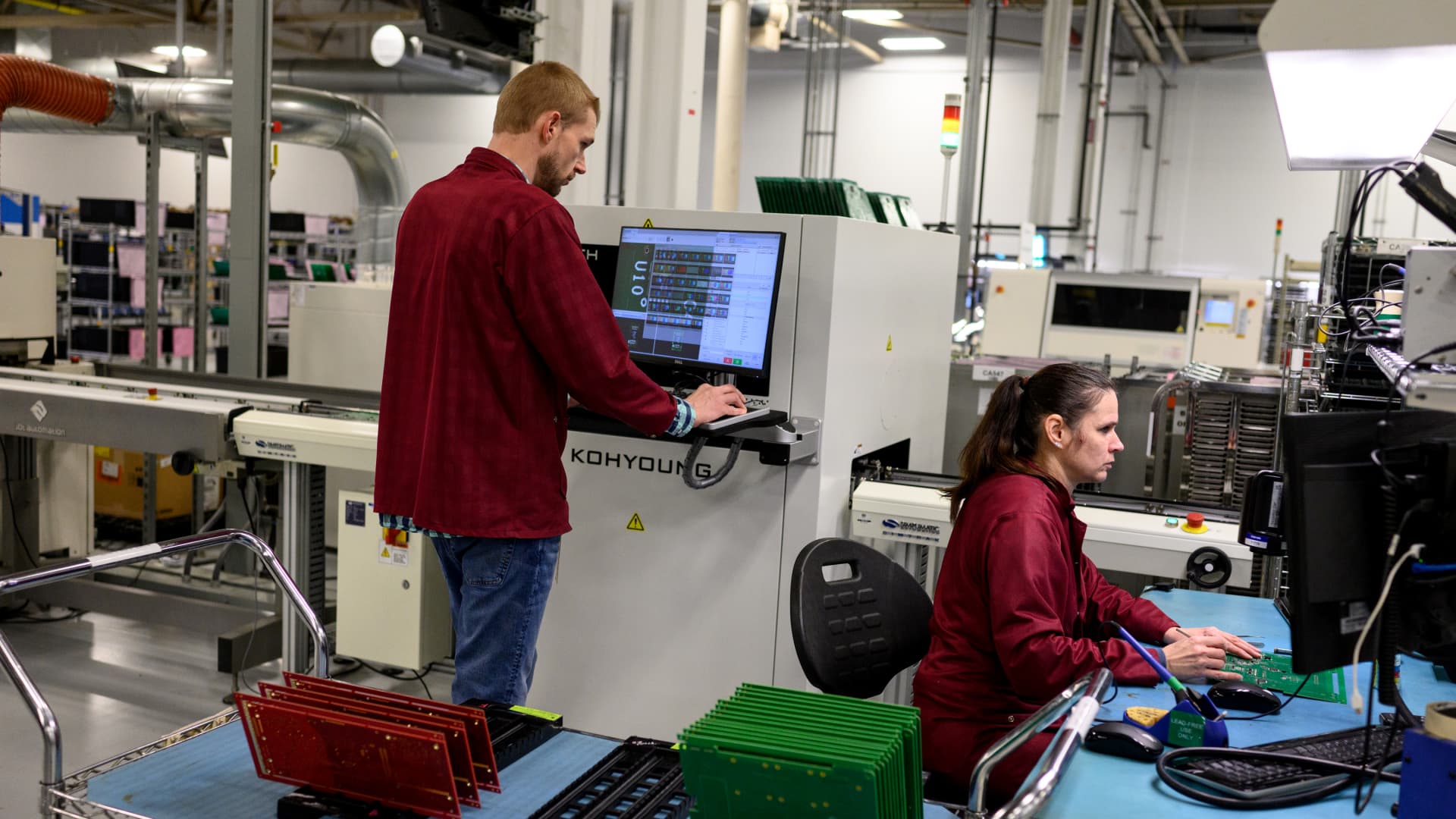 U.S. manufacturing struggles to recover