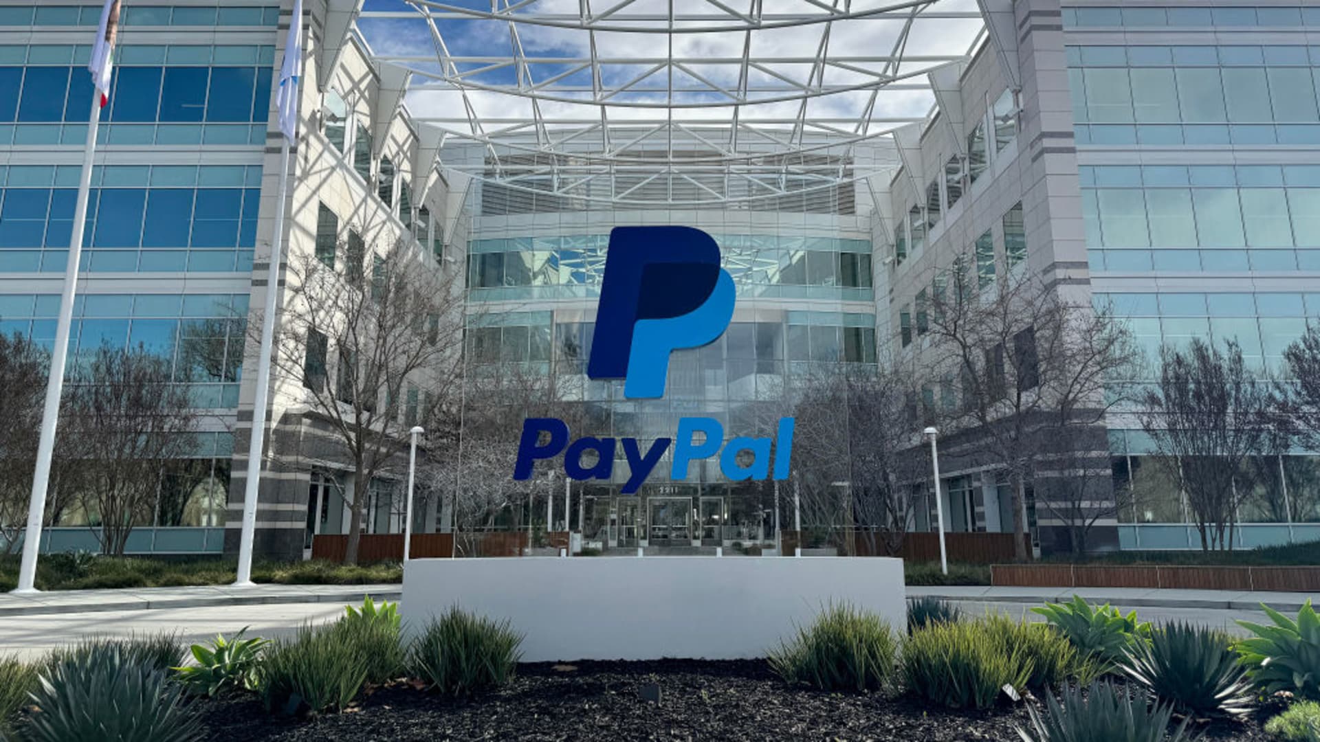 PayPal concerns disappointing advice even as fourth-quarter earnings best estimates