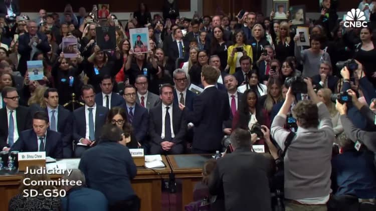 Meta CEO Mark Zuckerberg apologizes to parents during a Senate hearing on online child safety