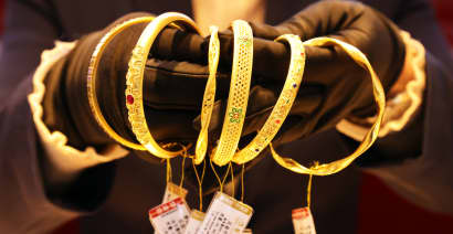 China has a 'fake gold' problem — locals are getting scammed into buying artificial jewelry