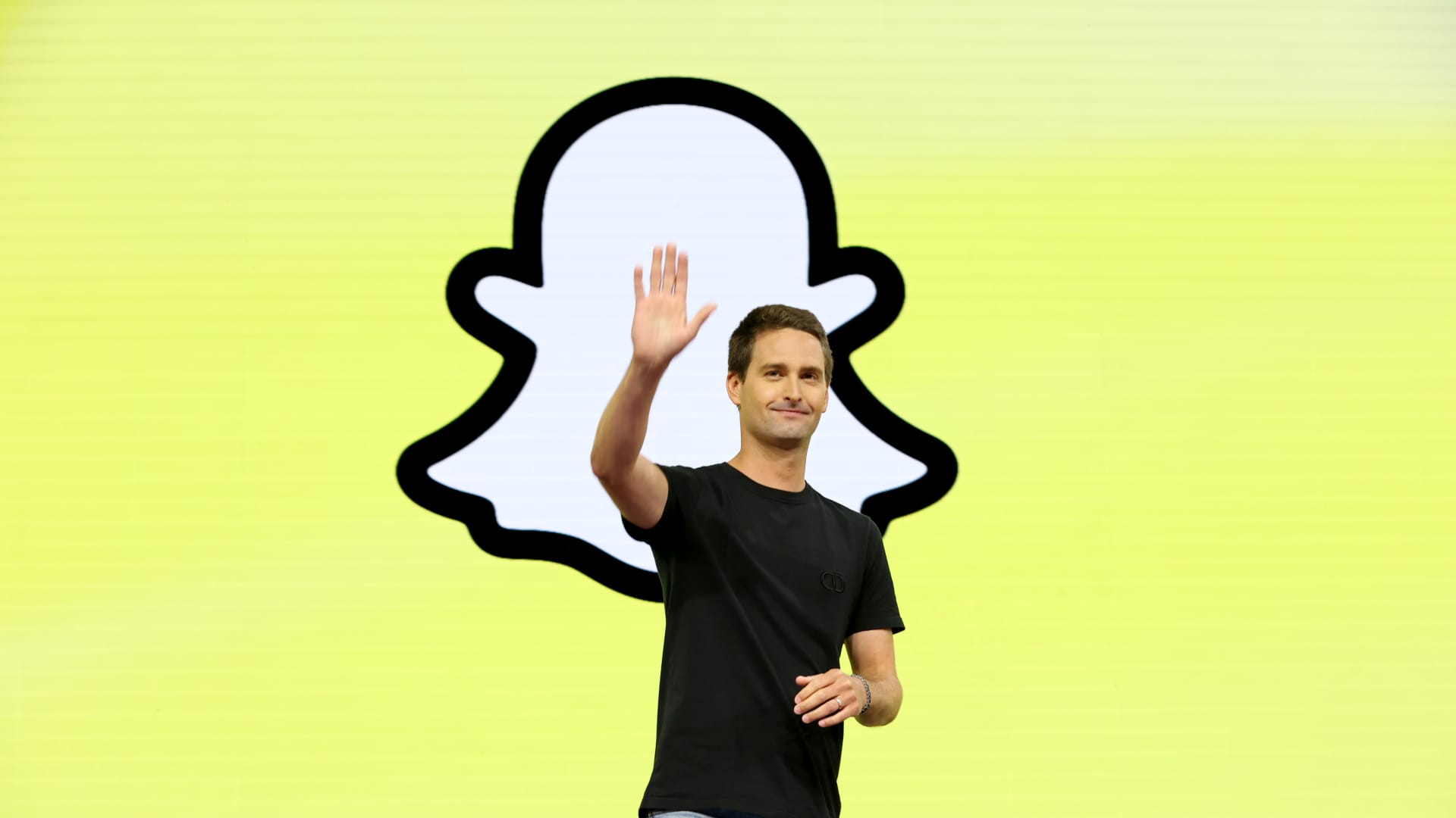 Snap shares drop 30% after company's revenue miss and weak guidance