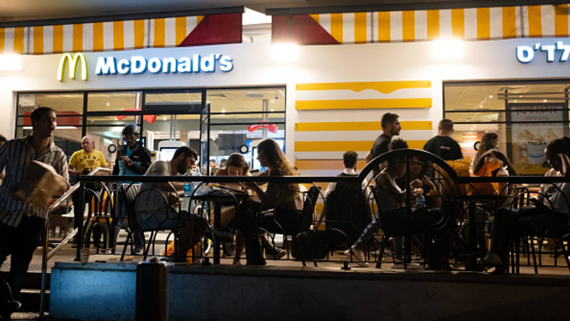 McDonald’s and Starbucks blame the Israel-Hamas war for slower sales — and the recovery might take a while