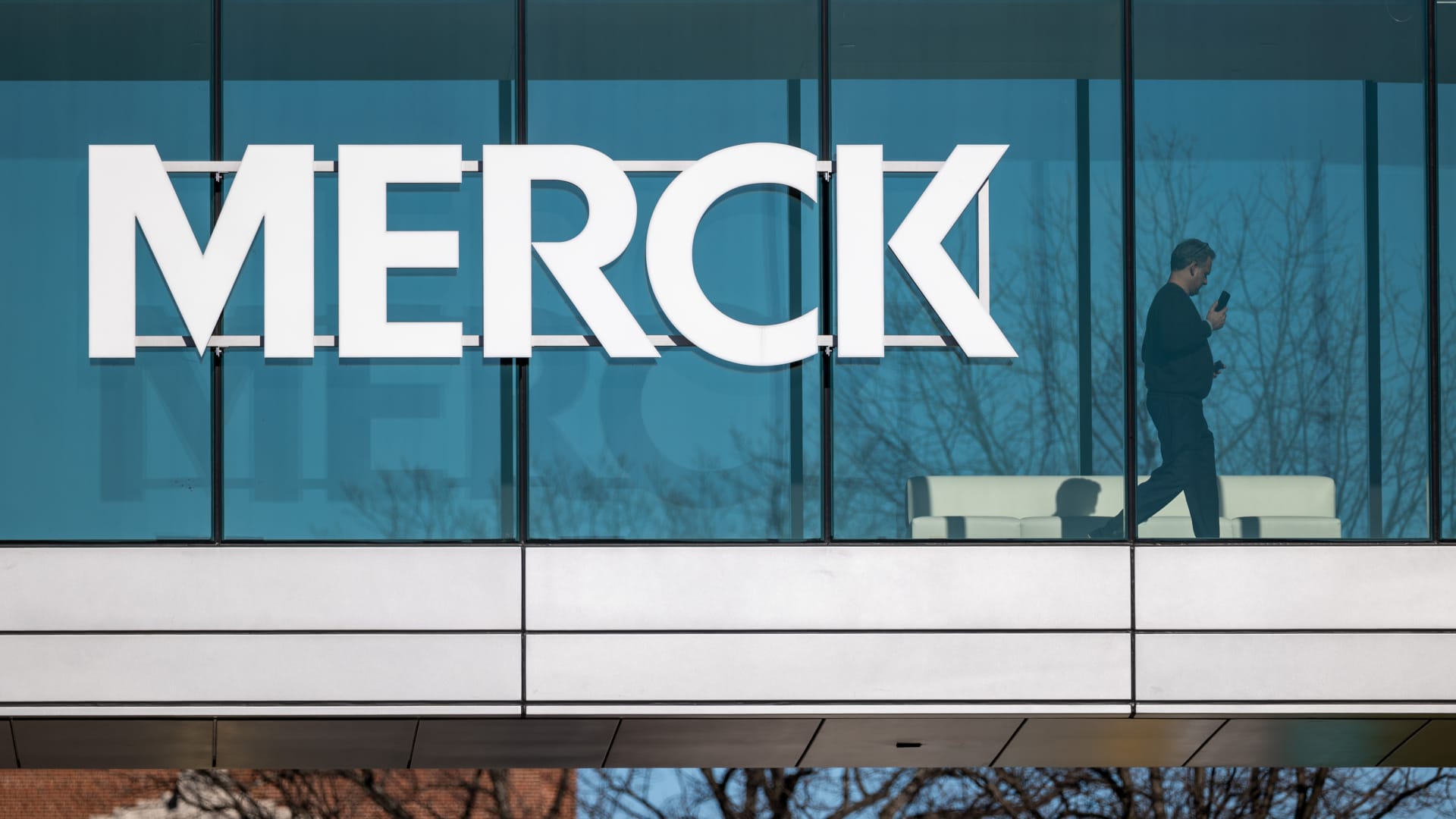 FDA approves Merck's drug for rare, deadly lung condition