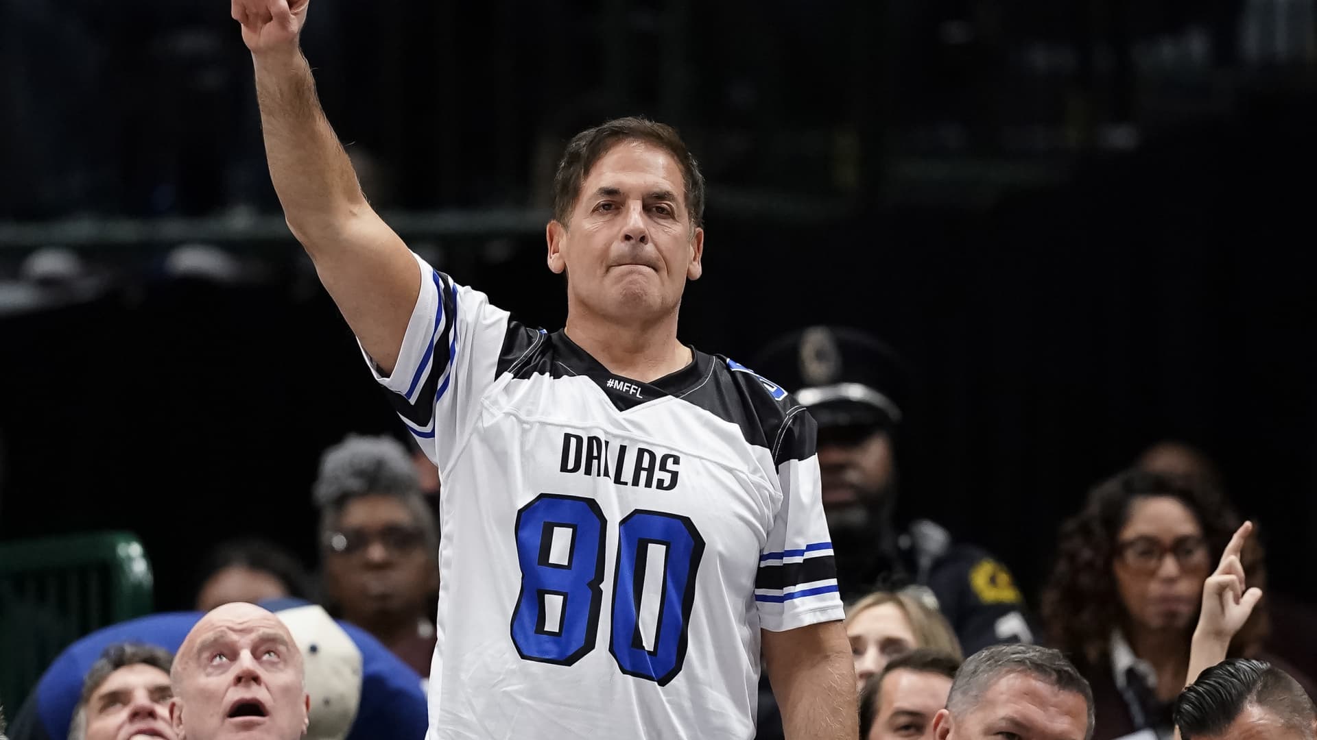 This morning routine helps Mark Cuban stay productive—it involves working from his bed