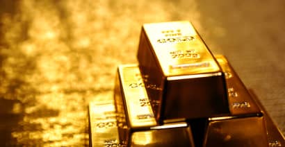 Gold extends record run on firm safe-haven demand, rate cut hopes 