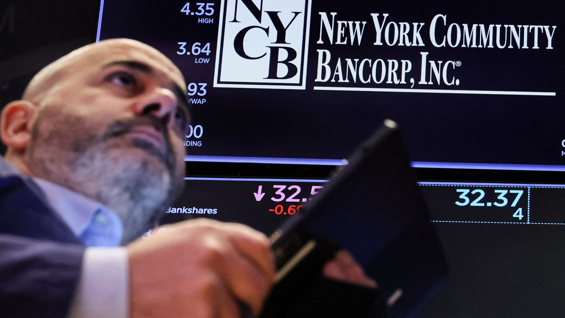 Wall Street concerns grow over NYCB’s loan losses and deposit levels as stock plunges below 