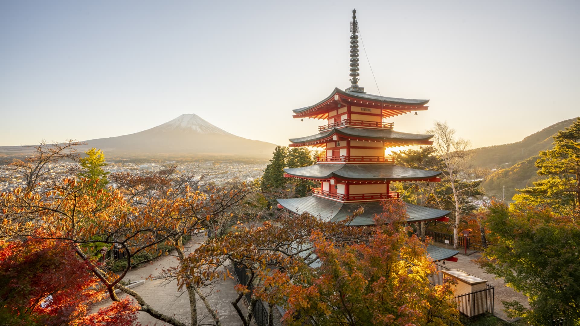 ジャパンタイムズによると、日本は3月末にデジタル遊牧民ビザの発行を開始する予定だという。