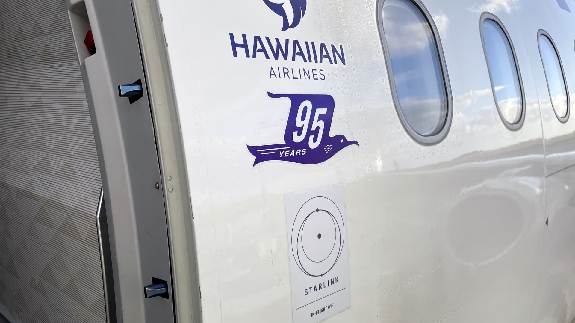 Hawaiian Airlines debuts free inflight Wi-Fi from SpaceX's Starlink