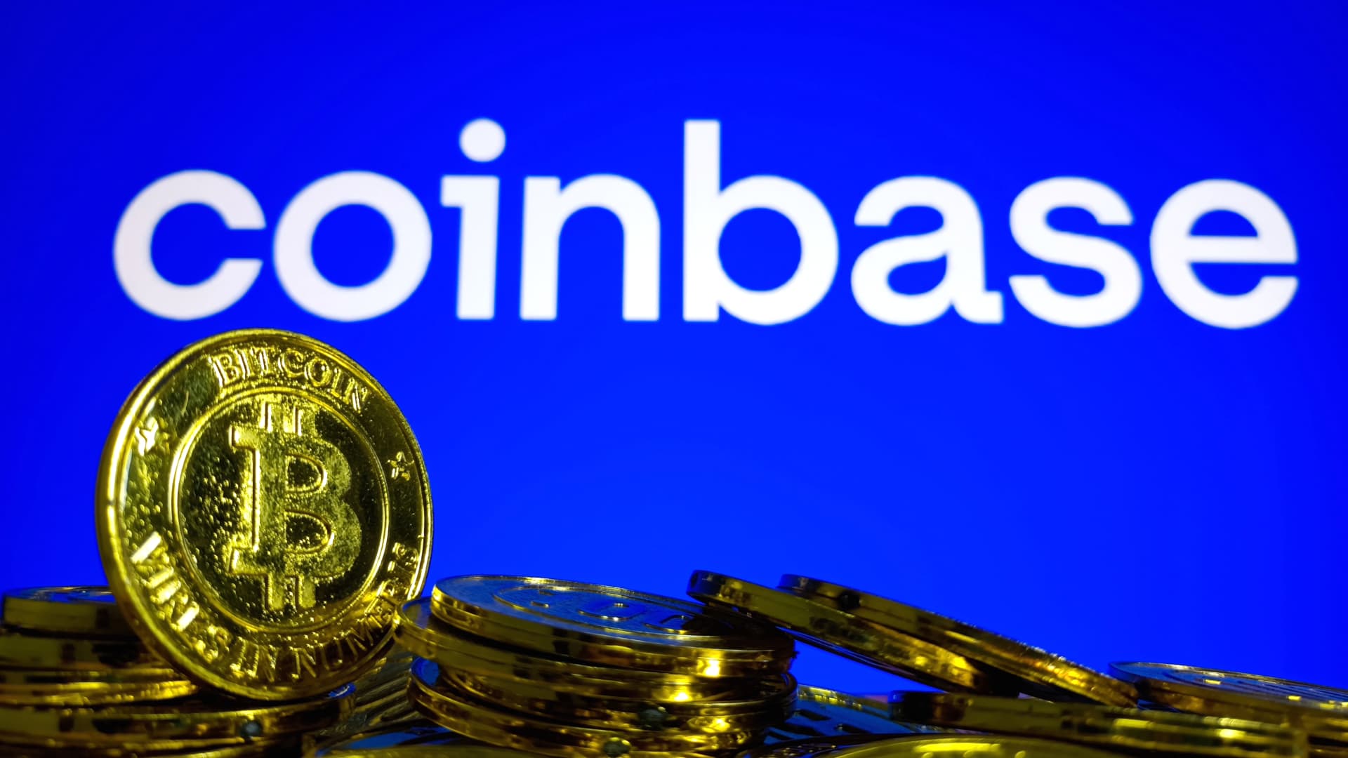 Coinbase secures restricted dealer license in Canada, pushing expansion abroad amid SEC crackdown