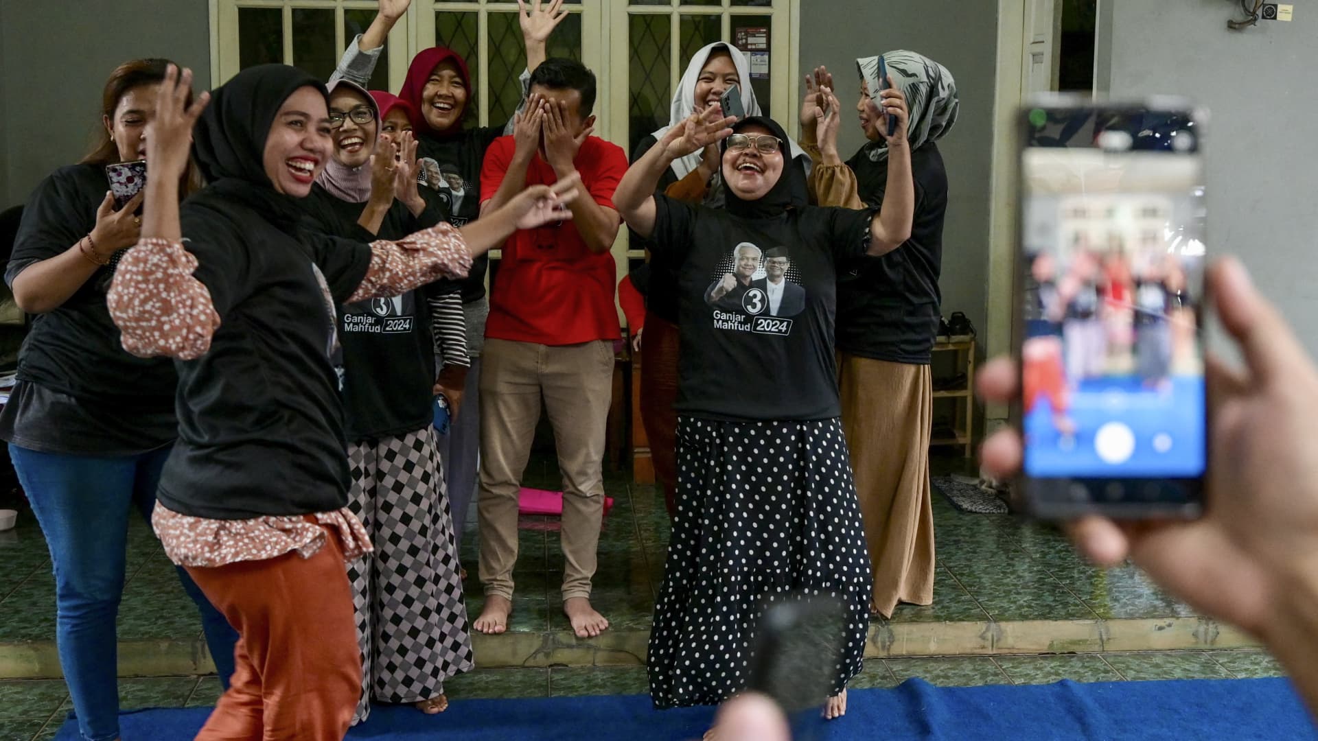 From K-pop to ‘Top Gun,’ Indonesia&#x27s presidential hopefuls struggle it out with TikTok gimmicks